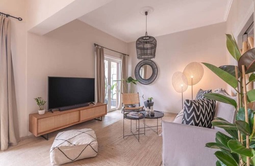 Pasalimani Apartment | Minimal Retreat w/Watercoloured Sunset View