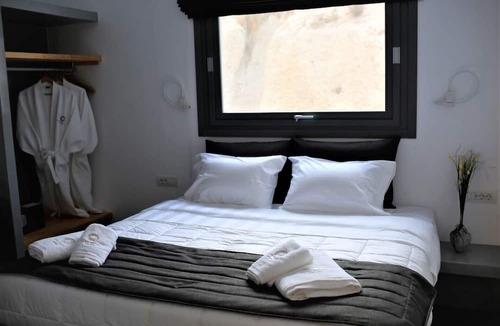 Exo Gonia Apartment | A Lux Villas Santorini