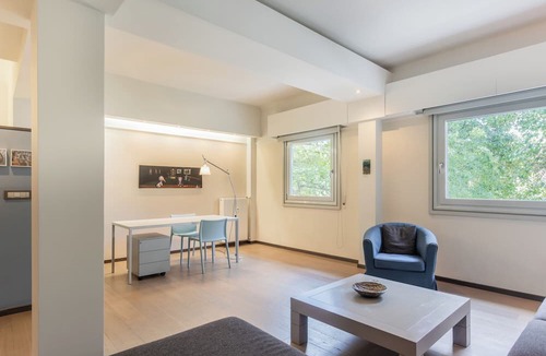 Plaka Apartment | Plaka: Stylish Flat Overlooking Cathedral Sq. CM1