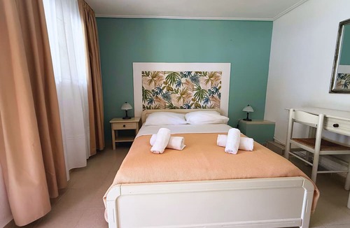 Delphi RV Rental | Chrissa Camping Rooms & Bungalows