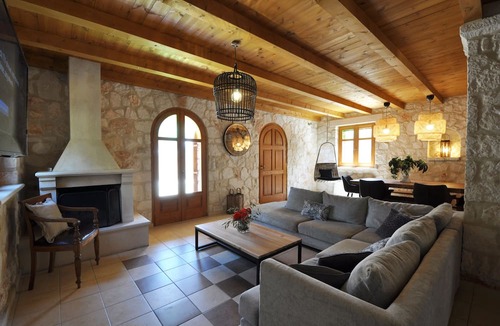 Akrotiri Villa | Jootiq Villas