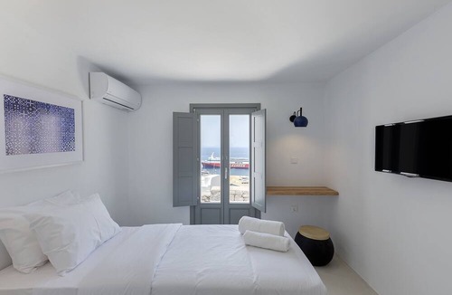 Tourlos Villa | Sealine Villas