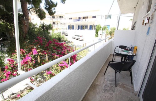 Agia Marina Apartment | Nikolas & Marios by Frangki