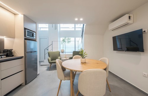 Kinosargous Apartment | Athens Secluded Apartments