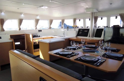Alimos Boat Rental | Sun-Kissed Sailing Adventure in Islas Sarónicas