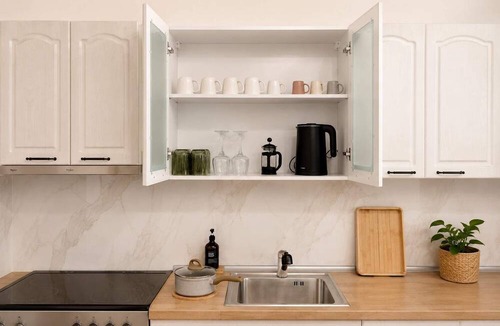 Stavroupoli Apartment | The PINE, Stylish Thessaloniki Stay & Priv Parking