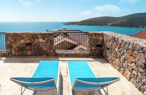 Radovici Apartment | Sea View Apartment in Luštica Bay
