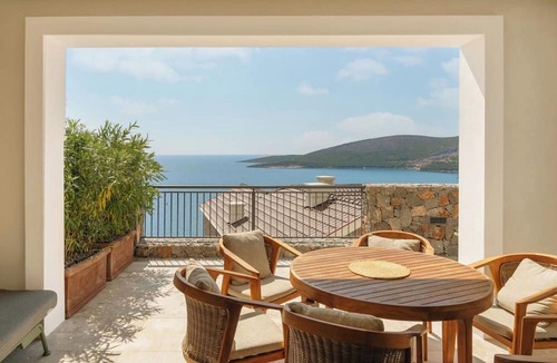 Radovici Apartment | Sea View Apartment in Luštica Bay