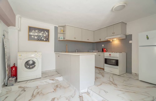 Chortata Apartment | Apartment 'Hortata Panorama Garden House' with Mountain View, Wi-Fi and Air Conditioning