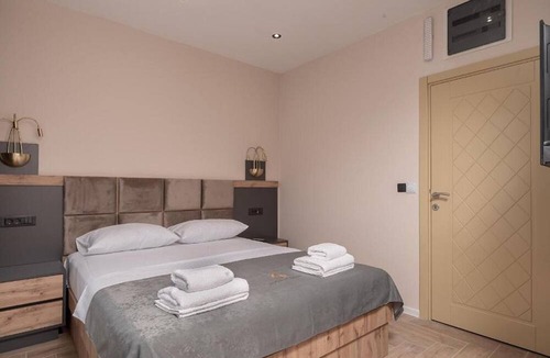 Dobra Voda House | Double Room with Sea View and Balcony (401)