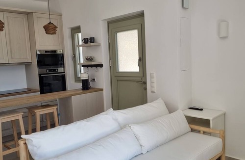Ios House | Anemone Villa w/Private Pool — 5 minute from Mylopotas beach
