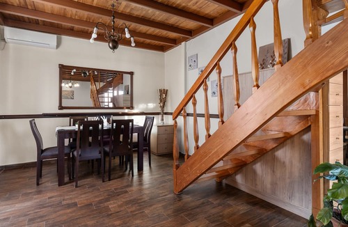 Aigaleo Apartment | Apartment 'Angi and George House' with Shared Terrace, Wi-Fi and Air Conditioning