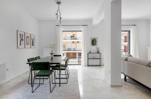 Marousi Apartment | Homely 3BR Apartment in Marousi