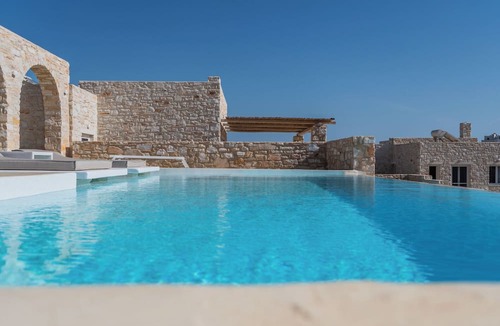 Piso Livadi Villa | Aegean Feelings