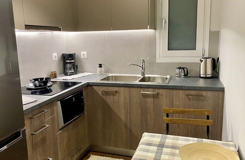 Ilisia Apartment | Cozy & Connected, Walk to Culture, Metro in Minutes