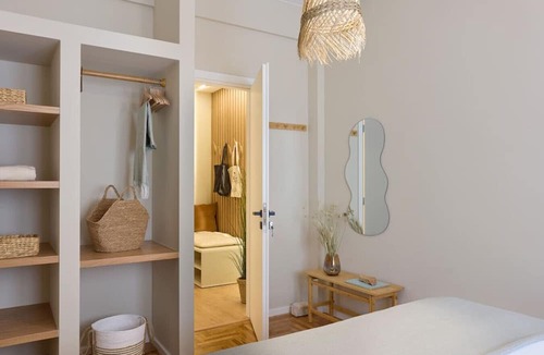 Filopappou Apartment | Earthy Comfort 2bd Apt With Koukaki Views