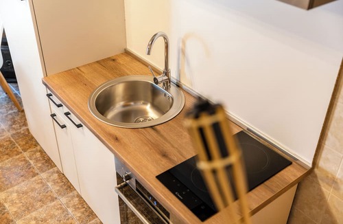Podi House | Charming 400 years Old Stone House with gardennBBQ,WiFi,AC,Pet frendly,Park Free