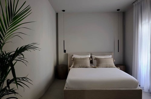 Khalandrion House | Endearing Athens Suite | Helios Suite | 1 Bedroom | Private Furnished Balcony | Prime Location | Chalandri