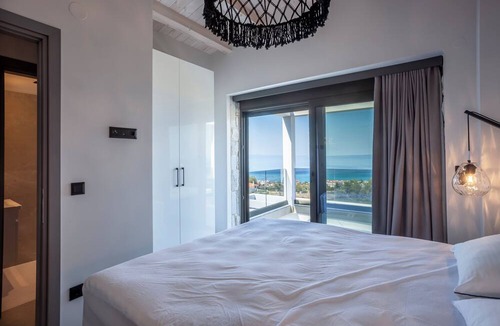 Haniotis Villa | Sunrise Villas Halkidiki
