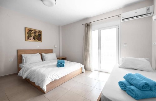 Katerini Apartment | Blue Flag Studios Nilie Hospitality