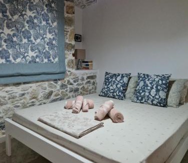 Kymi-Aliveri House | Summerstone Cottage - Very high speed wifi - ideal for remote work