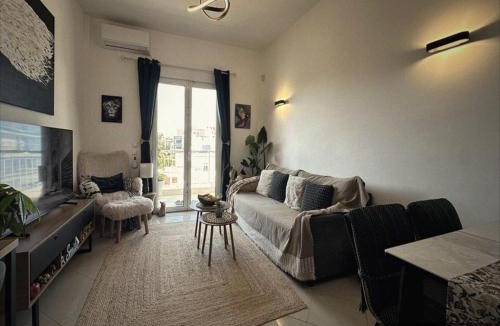Glyfada Apartment | Κομψό Διαμέρισμα Κοντά στην Παραλία Γλυφάδας