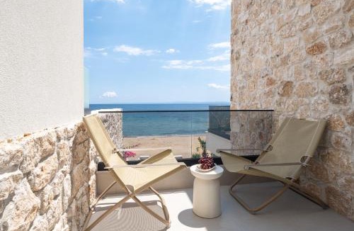 Psakoudia Villa | Strovilla Mare Beachfront Villas with Private Pool