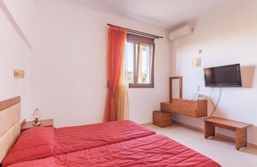 Kirianna Villa | Villa Laga with Pool, 300m to Taverns, Childrens Area, BBQ!