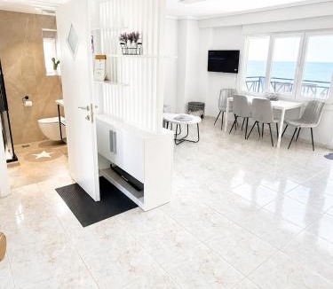 Neoi Epivates Apartment | Sea View Luxury Apartment Beachfront 2BR