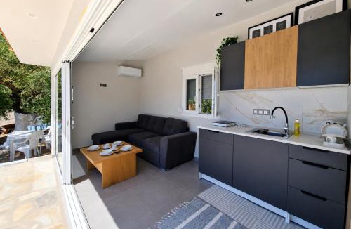 Elia Apartment | SEA La Vie Seafront Apartment, Kalogria Beach
