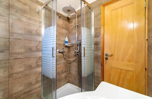 Chalikounas Apartment | Maxim Wooden Holiday - Cozy Stay with Private Pool