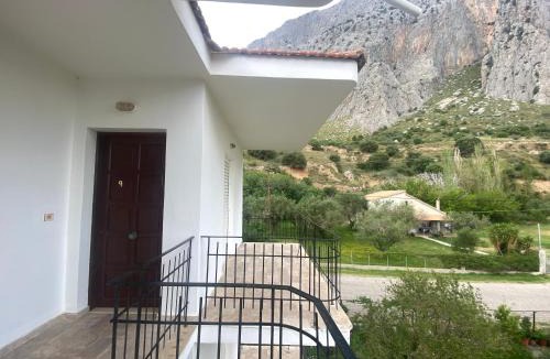 Kryoneri Apartment | Apartments MOYRKOS