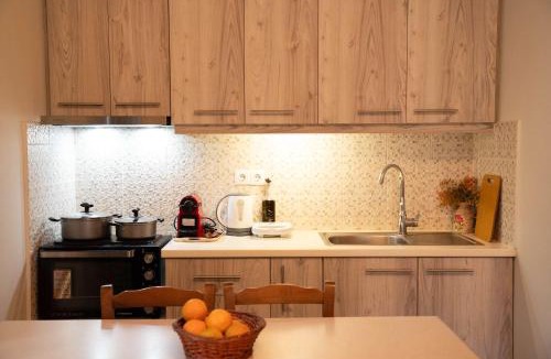 Valira House | Valira Cozy Home w Rustic Charm & Private Garden