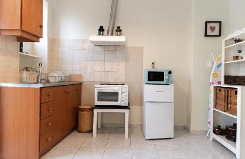 Kiparissia Apartment | Traditional Ground-Floor Apartment with Courtyard in Kyparissia