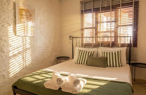 Kontos Apartment | Helios stone house