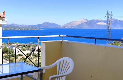 Kymi-Aliveri Apartment | Villa Christine - Maisonettes with fireplace