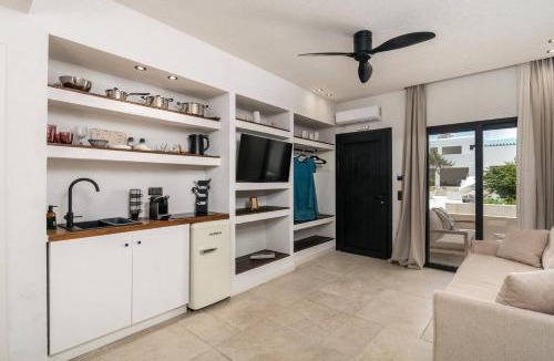 Apollonia House | Ostria Vento