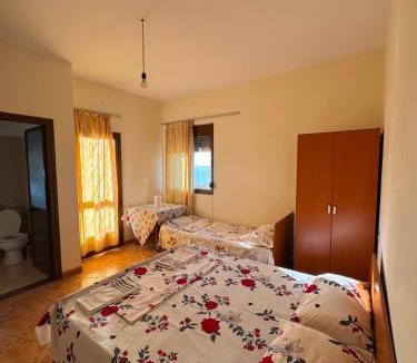 Rade Bed & Breakfast | General's Beach House