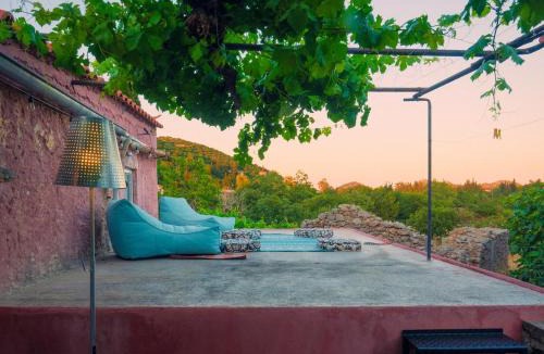 Zarakas House | Richea Hideaway, Stone Cottage & Hidden Beaches