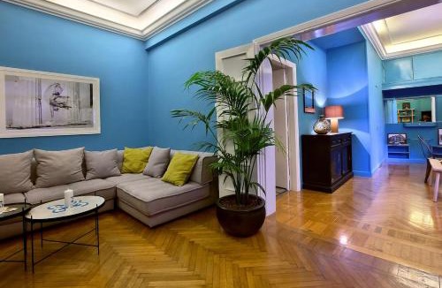 Exarhia Apartment | Bauhaus Building 190sq City Centre
