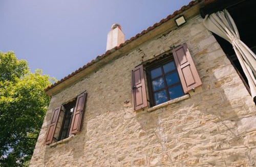 Kalambaka Villa | Meteora Mountain Stonehouse with Private Garden
