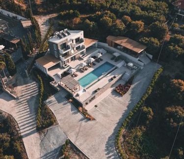 Pangaio Hotel | La Brise Luxury Suites