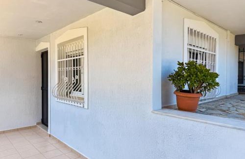 Vrahati Apartment | Kosta Galina - Garden Retreat near the Beach