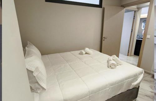 Kallithea Apartment | RAGK Lux Living 50m Train, Shared Pool & Parking