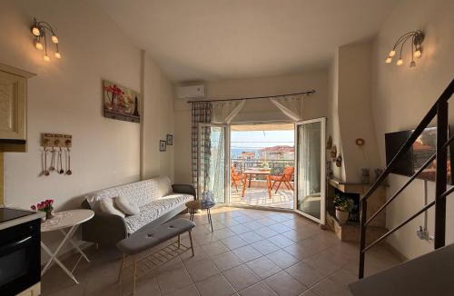 Mola Kalyva Apartment | Cozy 2BR Apartment in Mola Kaliva with Sea View