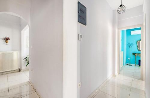 Thessaloniki Apartment | Vintage Art home on the sea