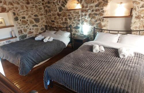Trikolonoi Villa | Andromahi Stone House