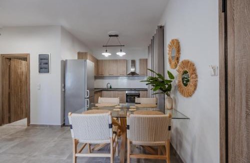 Polichrono Apartment | Banana Leaf House