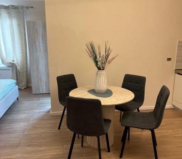 Rreshen Hotel | Air B&B Hotel