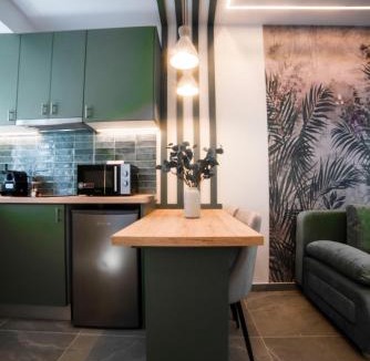 Thessaloniki Apartment | Coloris Viridis room
